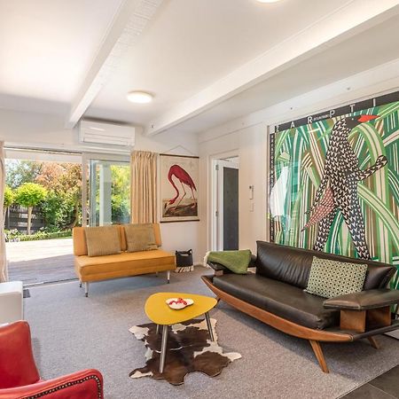 Апартаменты Retro Living - Lush Garden Крайстчёрч Экстерьер фото